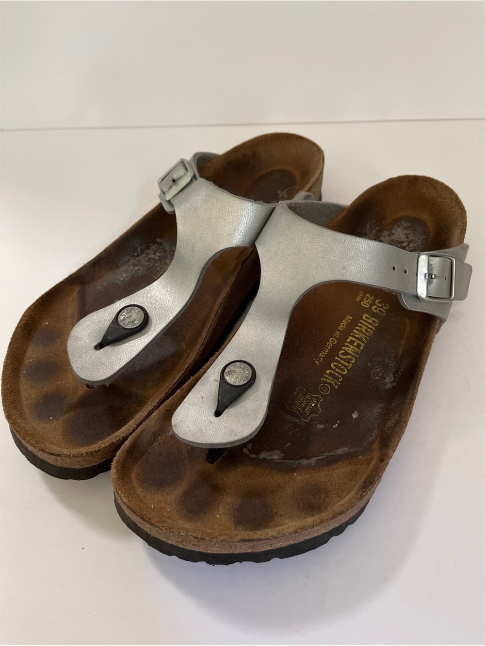 Birkenstock Silver Metallic Giza Sandals Women’s Size 39